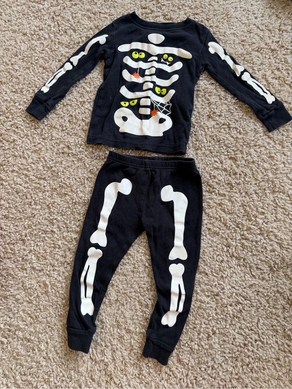 Toddler Boys Halloween Glow In The Dark Black Skeleton Pajamas with Yellow Eyes